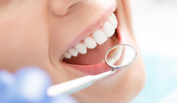 Prophylaxe und Zahnersatz bei Zahnärztin Dr. Rundo